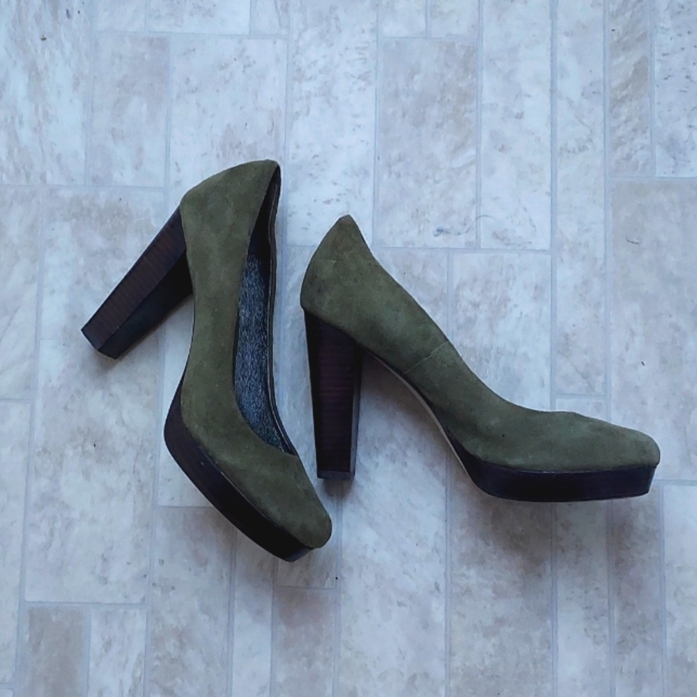 Platform heel court shoes by Banana Republic